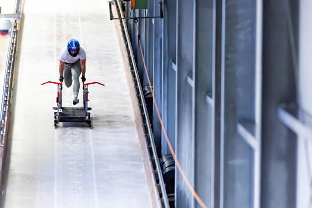 October 10, 2026, GER, Bobsleigh, Season 26–27, Men, Central Performance Test in Bobsleigh: Push Test. Traditionally, German bobsled pilots and their pushers have gathered in Oberhof for a test of strength. 98559 Oberhof LOTTO Thuringia EISARENA Oberhof Training Hall Start Facility Thuringia Germany