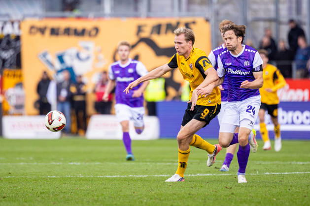 L R Vincent Vermeij (SG Dynamo Dresden, 09) in a tackle with Jannik Mueller (VfL Osnabrück, 24), GER, VfL Osnabrück vs. SG Dynamo Dresden, Soccer, 2. Bundesliga, Matchday 7, 2026–2027 season, October 10, 2026 DFL regulations prohibit any use of photographs as image sequences and or quasi-video GER, VfL Osnabrück vs. SG Dynamo Dresden, soccer, 2. Bundesliga, Matchday 7, 2026–2027 season, October 10, 2026, Osnabrück Copyright: xEibner-Pressefoto JanxRollingerx EP_JSK