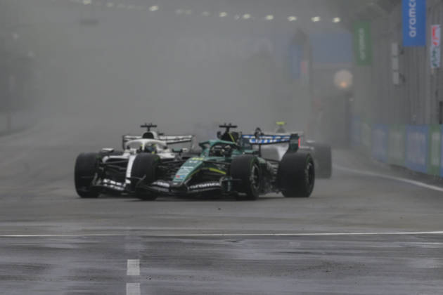 October 10, 2026, Singapore, Tamilnadu, Singapore: George Russell of Mercedes and Sergio Perez of Cadillac collide during the sprint on Saturday 10th October , Singapore Grand Prix 2026, Marina Bay Street Circuit. Formula 1: Singapore Grand Prix 2026 - ZUMAc251 20261010_znp_c251_037 Copyright: xVikramxChandrasekarx