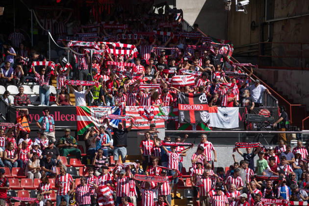 ESP LaLiga EA Sports Rayo Vallecano vs. Athletic Club: An Athletic Club fan during the LaLiga EA Sports match between Rayo Vallecano and Athletic Club, played at Vallecas Stadium in Madrid on October 10, 2026, in Spain. Spanish Soccer Copyright: xAgenciaxLOFx