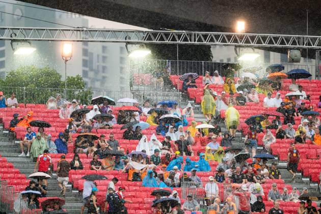 2026 Formula 1 Singapore Grand Prix - Sprint Audience with umbrellas under heavy rain during Qualifying day on Saturday during the Formula 1 Singapore Airlines Singapore Grand Prix 2026 at Marina Bay Street Circuit, Singapore, on October 10, 2026. Photo by Antoine LAPEYRE Reveries Agency via ABACAPRESS.COM Singapore Singapore  Copyright: xAntoinexLapeyre ReveriesxAgency ABACAx