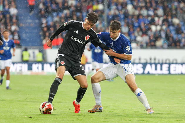 October 10, 2026 Soccer 2. Bundesliga SV Darmstadt 98 vs. Energie Cottbus, Justin Butler (Energie Cottbus), Noah Raphael Weisshaupt (SV Darmstadt 98) battle for the ball Copyright: HMBxMedia JoaquimxFerreira