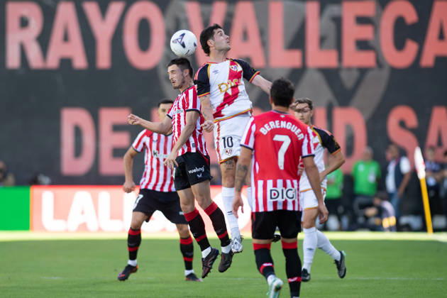 ESP LaLiga EA Sports Rayo Vallecano vs. Athletic Club: Benat Gerenabarrena of Athletic and Sergio Camello of Rayo Vallecano during the LaLiga EA Sports match between Rayo Vallecano and Athletic Club, played at Vallecas Stadium in Madrid on October 10, 2026, in Spain. Spanish Soccer Copyright: xAgenciaxLOFx