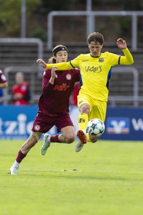 3rd Division, Fortuna Cologne 1 FC Saarbrücken 10 10 2026 Daniel Gleiber 1 FC Saarbrücken, 5, Bennit Bröger, Fortuna Cologne, 38, 3rd Division, Fortuna Cologne 1, FC Saarbrücken, Matchday 8, on October 10, 2026, Südstadion, Cologne. DFB regulations prohibit any use of photographs as image sequences and or quasi-video. Copyright: xBEAUTIFULxSPORTS Meuselx