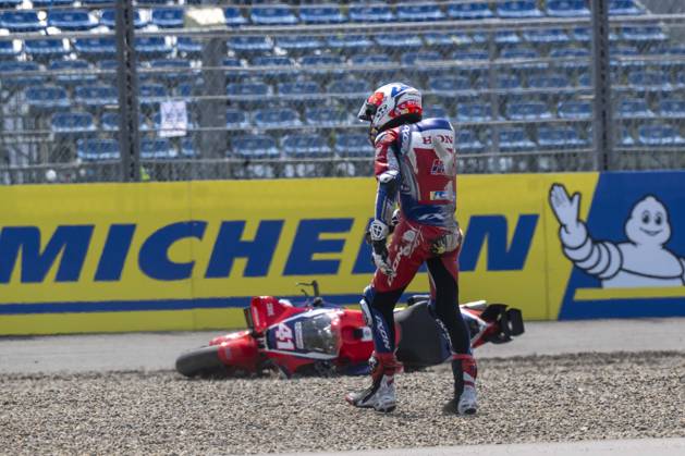 MOTO - MOTO GP - GRAND PRIX OF INDONESIA 2026 41 ESPARGARO Aleix (spa), Honda Team Test Driver, Honda RC213V, actiON, accident, crash during the 2026 MotoGP Pertamina Grand Prix of Indonesia on the Mandalika circuit from October 9 to 11, at West Nusa Tenggara, Indonesia - West Nusa TenggaraIndonesia Copyright: xGIGIxSOLDANOx