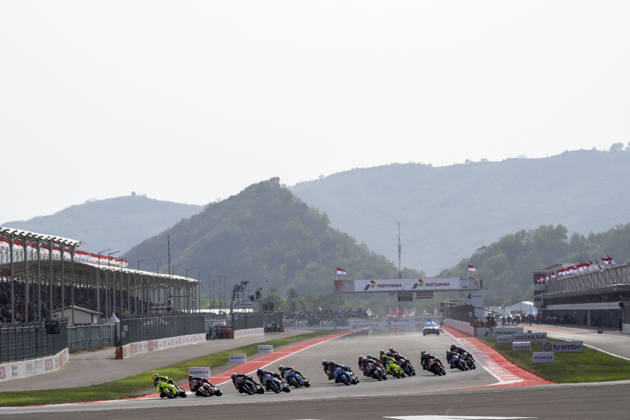 MOTO - MOTO GP - GRAND PRIX OF INDONESIA 2026 49 DI GIANNANTONIO Fabio (ita), Pertamina Enduro VR46 Racing Team, Ducati Desmosedici GP26, action with 93 MARQUEZ Marc (spa), Ducati Lenovo Team, Ducati Desmosedici GP26, start during the 2026 MotoGP Pertamina Grand Prix of Indonesia on the Mandalika circuit from October 9 to 11, at West Nusa Tenggara, Indonesia - West Nusa TenggaraIndonesia Copyright: xGIGIxSOLDANOx