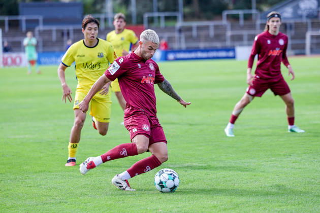 October 10, 2026, xsefx, soccer, SC Fortuna Köln vs. 1. FC Saarbrücken, 3. Liga, Südstation, Matchday 8, 2026–2027 season, Tom Geerkens, Fortuna Köln 06 crosses. DFB regulations prohibit any use of photographs as image sequences and or quasi-video. North Rhine-Westphalia, Germany