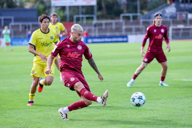 October 10, 2026, xsefx, soccer, SC Fortuna Köln vs. 1. FC Saarbrücken, 3. Liga, Südstation, Matchday 8, 2026–2027 season, Tom Geerkens, Fortuna Köln 06 crosses. DFB regulations prohibit any use of photographs as image sequences and or quasi-video. North Rhine-Westphalia, Germany