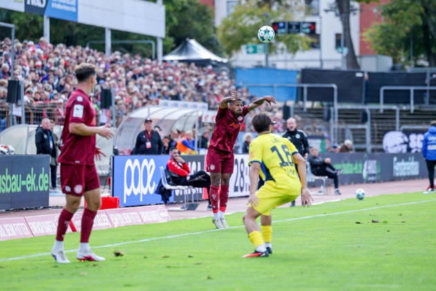 October 10, 2026, xsefx, Soccer, SC Fortuna Cologne vs. 1. FC Saarbrücken, 3rd Division, South Division, Matchday 8, 2026–2027 Season David Haider Kamm Al Azzawe Fortuna Cologne 15 during a throw-in DFB regulations prohibit any use of photographs as image sequences and or quasi-video North Rhine-Westphalia, Germany