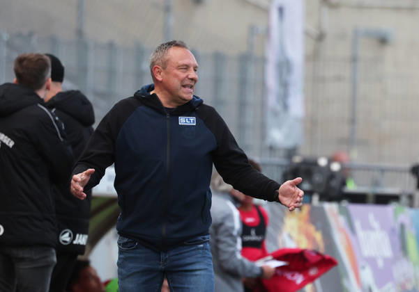 FC Würzburger Kickers vs. FC Hansa Rostock, Würzburg, October 10, 2026, Soccer, 3. Liga, FC Würzburger Kickers, FC Hansa Rostock, Coach André Breitenreiter, FC Hansa Rostock, Akon Arena, Bavaria, Germany