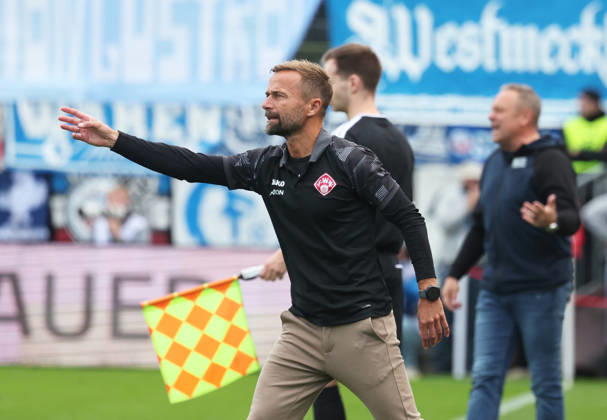 FC Würzburger Kickers vs. FC Hansa Rostock, Würzburg, October 10, 2026, Soccer, 3rd Division, FC Würzburger Kickers vs. FC Hansa Rostock, Coach Michael Schiele, FC Würzburger Kickers, Akon Arena, Bavaria, Germany