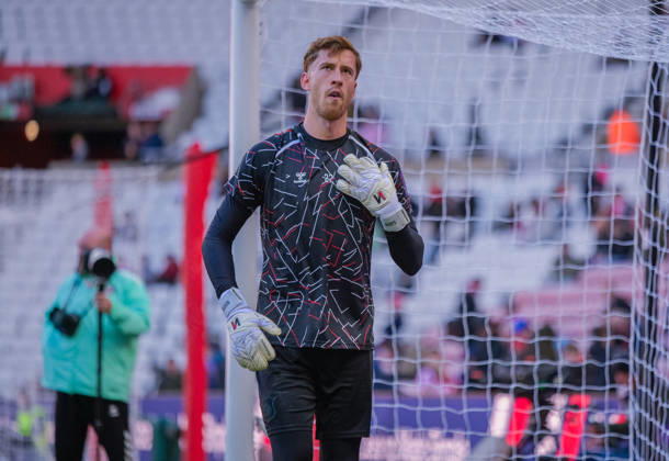 Sunderland v Brighton, Premier League, Football, Stadium Of Light, Sunderland UK - 10 Oct 2026 Robin Roefs of Sunderland Association Football Club warming up Sunderland Stadium Of Light Tyne and Wear UK, UK NEWSPAPERS OUT Copyright: xAdamxCookx
