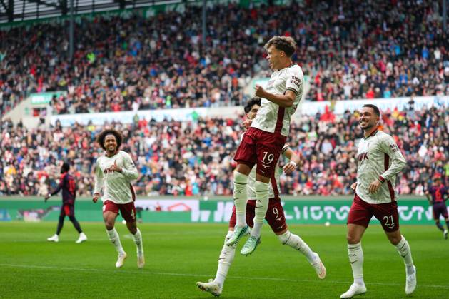 Robin Fellhauer of FC Augsburg celebrates his goal, making the score 1–0, FC Augsburg vs. FC Bayern Munich, Soccer, Bundesliga 1, Matchday 5, October 10, 2026. DFB and DFL regulations prohibit any use of photographs as image sequences and or quasi-video. Augsburg, Bayern, Germany Copyright: xkolbert-press ChristianxKolbertx