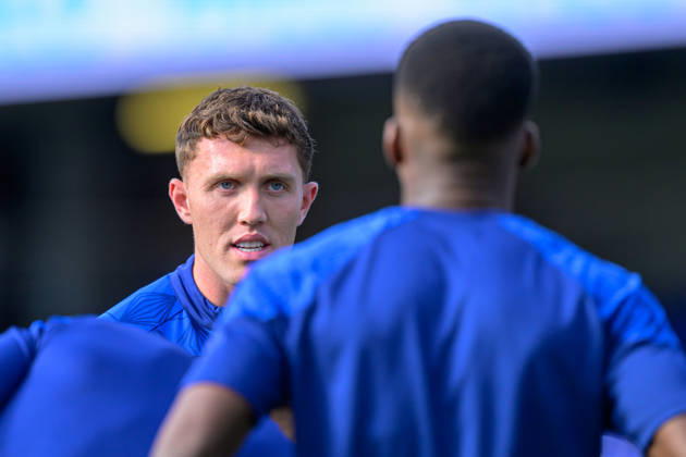 IPSWICH, ENGLAND OCTOBER 10 - Dara O Shea of Ipswich Town talking to team during pre game warm up before the Premier League game between Ipswich Town and Fulham at Portman Road on October 10, 2026 in Ipswich, England. (Photo by Keeran Marquis Sports Press Photo) Copyright: xKeeranxMarquis SPPx Sportspressphoto_SPR250709