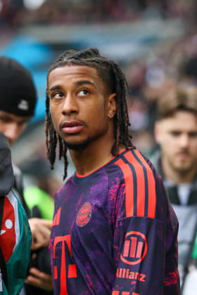 Michael Olise, FC Bayern Munich, 17 minutes before the game, GER, FC Augsburg vs. FC Bayern Munich, Soccer, Bundesliga, Matchday 5, 2026–2027 Season, October 10, 2026, DFL and DFB regulations prohibit any use of photographs as image sequences and or quasi-video, GER, FC Augsburg vs. FC Bayern Munich, soccer, Bundesliga, Matchday 5, 2026–2027 season, October 10, 2026, Augsburg Copyright: xEibner-Pressefoto JennixMaulx EP_JML