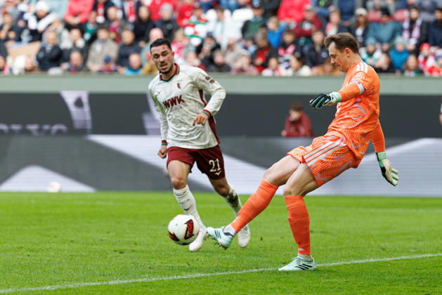 Manuel Neuer 1, FC Bayern Munich in the background, Arijon Ibrahimovic 21, FC Augsburg during the match between FC Augsburg and FC Bayern Munich, soccer, men s, Bundesliga, 2026–2027, Matchday 5 on October 10, 2026, in Augsburg, WWK ARENA. DFL and DFB regulations prohibit any use of photographs as image sequences and or quasi-video. Bayern, Germany