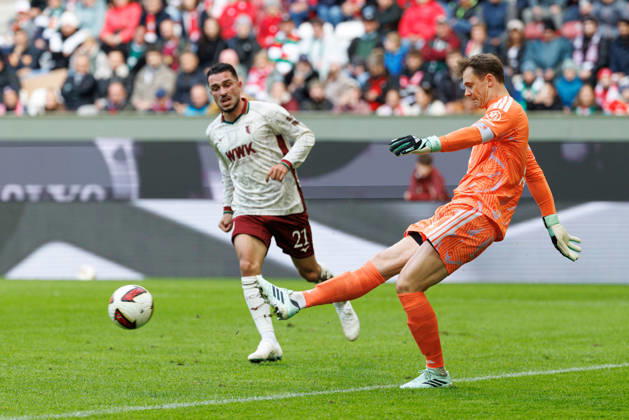Manuel Neuer 1, FC Bayern Munich in the background, Arijon Ibrahimovic 21, FC Augsburg during the match between FC Augsburg and FC Bayern Munich, soccer, men s, Bundesliga, 2026–2027, Matchday 5 on October 10, 2026, in Augsburg, WWK ARENA. DFL and DFB regulations prohibit any use of photographs as image sequences and or quasi-video. Bayern, Germany