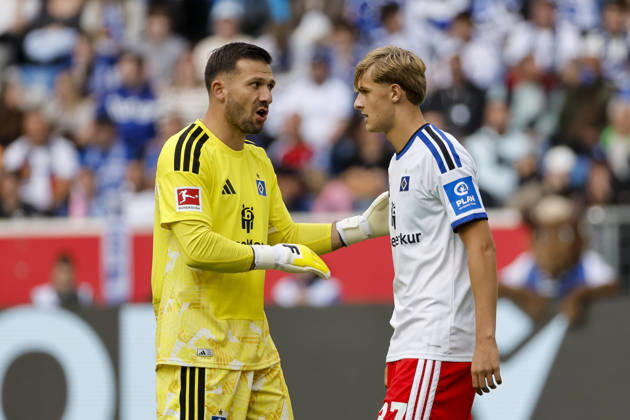 Daniel Heuer Fernandes, Hamburger SV, 01, and Louis Lemke, Hamburger SV, 37, in dialogue, in conversation, exchanging ideas, communicating, Germany, soccer, Bundesliga 1, Matchday 5, 2026–2027, TSG Hoffenheim vs. Hamburger SV, October 10, 2026, Sinsheim SNP Arena, Germany Copyright: xGrantxHubbsx