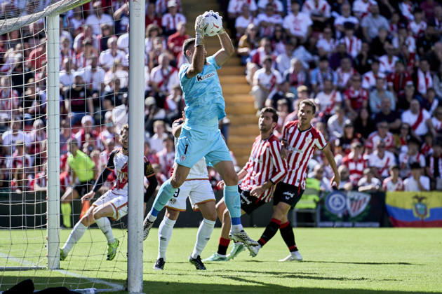October 10, 2026, Madrid, Madrid, Spain: Unai Simon of Athletic Club in action during the Spanish League, LaLiga EA Sports, football match played between Rayo Vallecano and Athletic Club at Vallecas stadium on October 10, 2026, in Madrid, Spain. Madrid Spain - ZUMAa181 20261010_zaa_a181_015 Copyright: xAngelxPerezxMecax