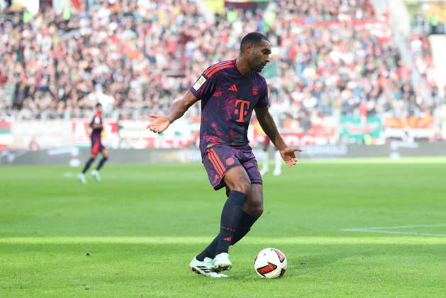 Jonathan Tah, FC Bayern Munich, No. 04 with the ball, GER, FC Augsburg vs. FC Bayern Munich, Soccer, Bundesliga, Matchday 5, 2026–2027 season, October 10, 2026, DFL and DFB regulations prohibit any use of photographs as image sequences and or quasi-video, GER, FC Augsburg vs. FC Bayern Munich, soccer, Bundesliga, Matchday 5, 2026–2027 season, October 10, 2026, Augsburg Copyright: xEibner-Pressefoto JennixMaulx EP_JML