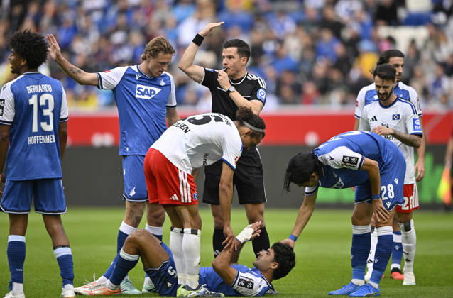 Injury: Ozan Kabak, TSG 1899 Hoffenheim 05; Referee: Harm Osmers calls over a coach; TSG 1899 Hoffenheim vs. Hamburger SV (HSV) 10, 10, 2026; DFL regulations prohibit any use of photosOGRAPHS AS IMAGE SEQUENCES AND OR QUASI-VIDEO TSG 1899 Hoffenheim vs. Hamburger SV (HSV)