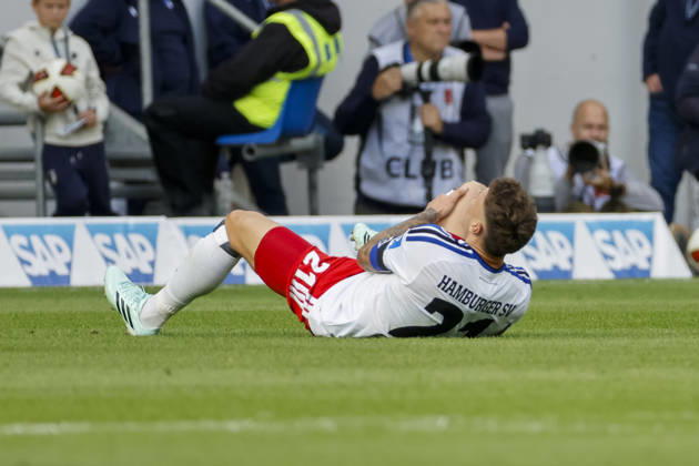 Nicolai Remberg, Hamburger SV, 21, injured on the ground, Germany, soccer, Bundesliga 1, Matchday 5, 2026–2027, TSG Hoffenheim vs. Hamburger SV, October 10, 2026, Sinsheim SNP Arena, Germany Copyright: xGrantxHubbsx