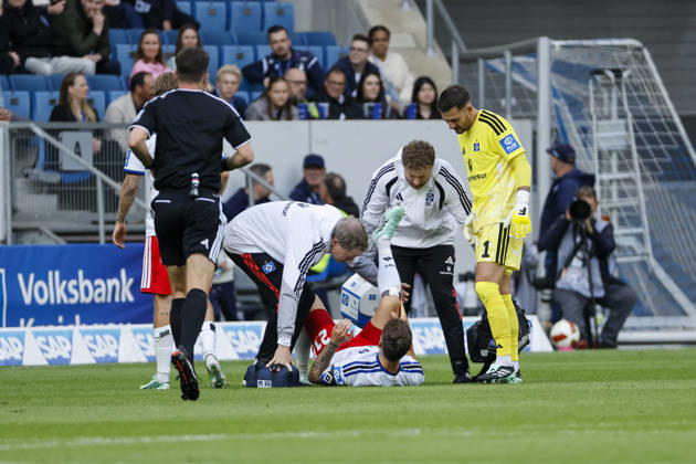 Nicolai Remberg, Hamburger SV, 21, injured on the ground, Germany, soccer, Bundesliga 1, Matchday 5, 2026–2027, TSG Hoffenheim vs. Hamburger SV, October 10, 2026, Sinsheim SNP Arena, Germany Copyright: xGrantxHubbsx