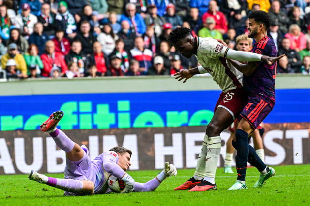 October 10, 2026, GER, Soccer, Men s, 1st Bundesliga, Matchday 5, FC Augsburg vs. FC Bayern Munich Finn Dahmen (FC Augsburg, 1) dives for the ball, Juma Bah (FC Augsburg, 35), Luis Diaz (Bayern Munich, 14) Augsburg WWK Arena Bayern Germany Copyright: xNordphotox xHafnerx