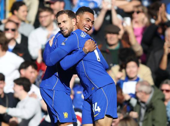 Premier League - Chelsea v AFC Bournemouth LONDON, ENGLAND, OCTOBER 10: GOAL 1-0, Jordan Henderson of Chelsea goal celebration with Morgan Rogers of Chelsea after scoring a goal to make the score 1-0 during The Premier League match between Chelsea v AFC Bournemouth at Stamford Bridge Stadium, London, England, on October 10. (Photo by Daniel Weir) London Stamford Bridge Stadium England Copyright: xDanielxWeir SportsxPressxPhotox Sportspressphoto_SPR250766