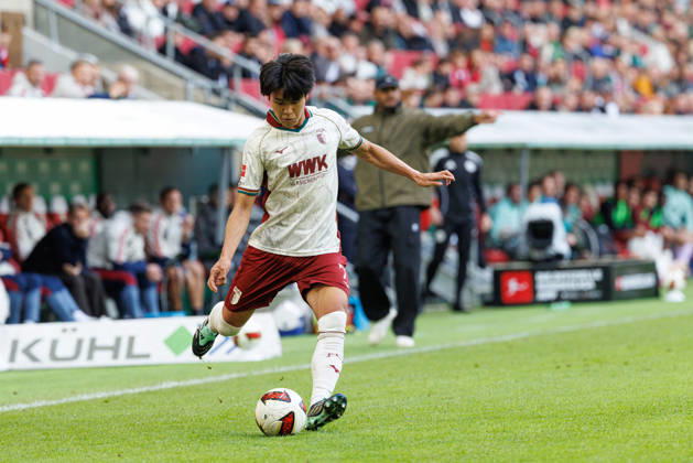 Young Woo Seol 7, FC Augsburg during the match between FC Augsburg and FC Bayern Munich, Soccer, Men s, Bundesliga, 2026–2027, Matchday 5 on October 10, 2026, in Augsburg, WWK ARENA. DFL and DFB regulations prohibit any use of photographs as image sequences and or quasi-video. Bayern, Germany