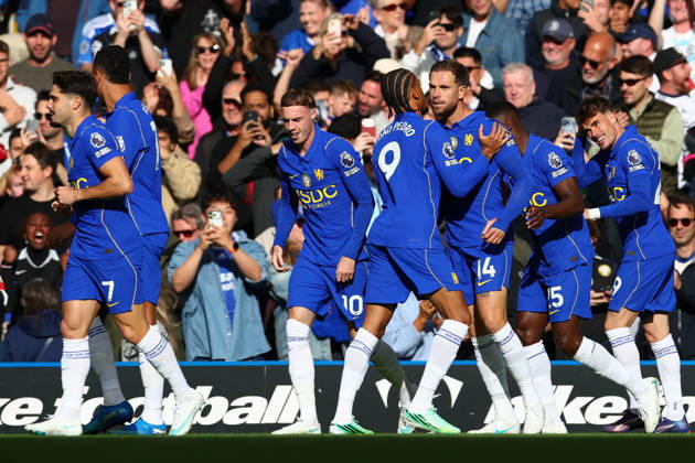 Premier League: Chelsea v AFC Bournemouth LONDON, UK - 10th Oct 2026: Jordan Henderson of Chelsea celebrates scoring his side s first goal with team mates during the Premier League match between Chelsea FC and AFC Bournemouth at Stamford Bridge London Stamford Bridge England United Kingdom Copyright: xCraigxMercerx xPeakxActionxPhotosx