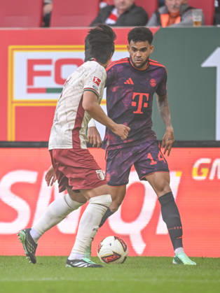 Youngwoo Seol of FC Augsburg and Luis Diaz of FC Bayern Munich battle for the ball during the Bundesliga match between FC Augsburg and FC Bayern Munich, WWK Arena on October 10, 2026, in Augsburg, Germany. Photo by Harry Langer, DeFodi Images. Youngwoo Seol of FC Augsburg and Luis Diaz of FC Bayern Munich battle for the ball during the Bundesliga match between FC Augsburg and FC Bayern Munich at WWK Arena on October 10, 2026 in Augsburg, Germany. Photo by Harry Langer, DeFodi Images. DFB and DFL regulations prohibit any use of photographs as image sequences and or quasi-video. Photo by Harry Langer, DeFodi Images. DFB and DFL regulations prohibit any use of photographs as imSEQUENCES AND OR QUASI-VIDEO
