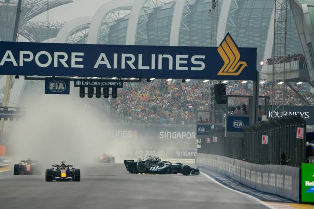 October 10, 2026, Singapore, Singapore: George Russell (GBR) (Mercedes-AMG Petronas F1 Team) during the sprint of the Formula 1 Singapore Grand Prix 2026 at the Marina Bay Street Circuit. F1 2026: (Sprint Race) Singapore Grand Prix In Singapore, Singapore - 10 Oct 2026 - ZUMAs197 20261010_aaa_s197_012 Copyright: xLucaxMartinix