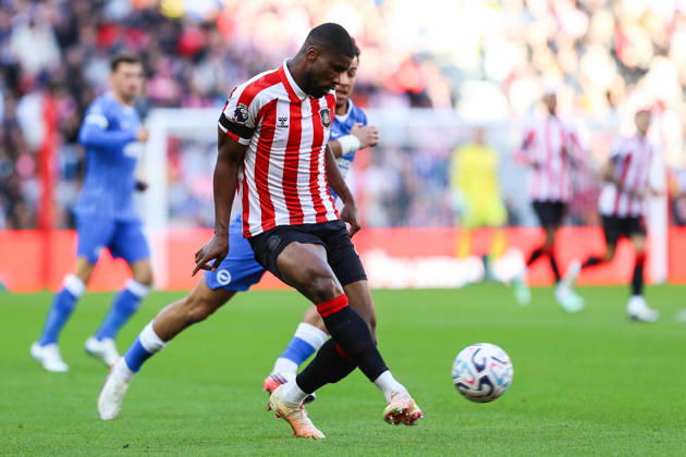 SUNDERLAND, ENGLAND, OCTOBER 10: Kevin Danso of Sunderland AFC passes the ball during a Premier League 2026-27 match between Sunderland AFC and Brighton & Hove Albion at the Stadium of Light on October 10, 2026 in Sunderland, England. (Photo by Zach Forster Sports Press Photo) Copyright: xZachxForster SportsxPressxPhotox Sportspressphoto_SPR250801