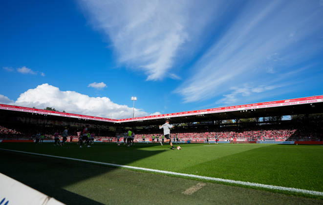 Views of the stadium as both teams warm up before kickoff GER, 1. FC Union Berlin vs. SV Elversberg, Bundesliga 1, Matchday 5, 2026–27 season, Stadion An der Alten Försterei, Berlin, October 10, 2026. DFL regulations prohibit any use of photographs as image sequences and or quasi-video. 1 FC Union Berlin vs. SV Elversberg, 1st Bundesliga, Matchday 5, 2026–27 Season, October 10, 2026, Berlin Copyright: xEibner-Pressefoto ScottxColemanx EP_SCN