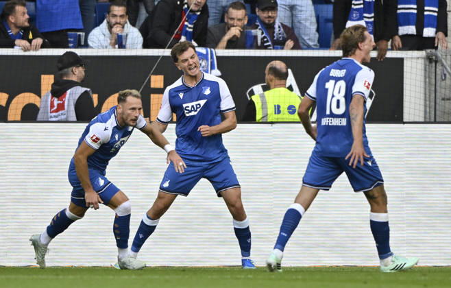GOAL: 1-1 Fisnik Asllani, TSG 1899 Hoffenheim 11 Goal celebration: Vladimir Coufal, TSG 1899 Hoffenheim 34 Wouter Burger, TSG 1899 Hoffenheim 18 TSG 1899 Hoffenheim vs. Hamburger SV (HSV) 10 10 2026 DFL regulations prohibit any use of photographs as image sequences and or quasi-video TSG 1899 Hoffenheim vs. Hamburger SV (HSV)