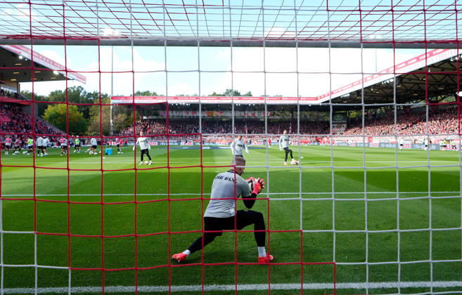 Views of the stadium as both teams warm up before kickoff GER, 1. FC Union Berlin vs. SV Elversberg, Bundesliga 1, Matchday 5, 2026–27 season, Stadion An der Alten Försterei, Berlin, October 10, 2026. DFL regulations prohibit any use of photographs as image sequences and or quasi-video. 1 FC Union Berlin vs. SV Elversberg, 1st Bundesliga, Matchday 5, 2026–27 Season, October 10, 2026, Berlin Copyright: xEibner-Pressefoto ScottxColemanx EP_SCN