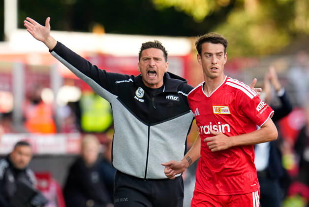 Vincent Wagner of SV Elversberg, head coach, reacts while Janik Haberer, 19, of 1. FC Union Berlin prepares for a throw-in. GER, 1. FC Union Berlin vs. SV Elversberg, 1 Bundesliga, Matchday 5, 2026–27 season, Stadion An der Alten Försterei, Berlin, October 10, 2026. DFL regulations prohibit any use of photographs as image sequences and or quasi-video. 1. FC Union Berlin vs. SV Elversberg, 1st Bundesliga, Matchday 5, 2026–27 season, October 10, 2026, Berlin Copyright: xEibner-Pressefoto ScottxColemanx EP_SCN