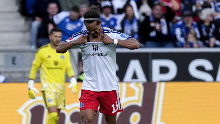 Yussuf Poulsen (HSV), 15, player for Hamburger SV (HSV), looking disappointed, disappointment, frustration, pessimistic, after conceding the goal that tied the score at 1–1, action, game scene, still image, single photo, October 10, 2026, Sinsheim, Germany, soccer, Bundesliga, TSG 1899 Hoffenheim vs. Hamburger SV, DFB and DFL regulations prohibit any use of photographs as image sequences and or quasi-video xozx