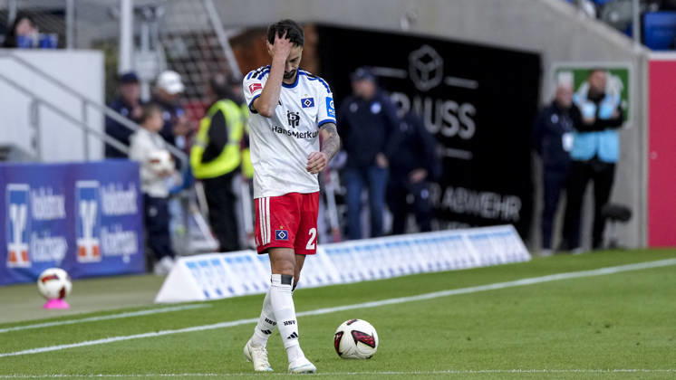 Fabio Vieira HSV, 20, player for Hamburger SV (HSV), cutout, full-body, single image, single photo, action, looking disappointed, disappointment, frustration, pessimistic, game scene, 10 10 2026, Sinsheim, Germany, soccer, Bundesliga, TSG 1899 Hoffenheim vs. Hamburger SV, DFB and DFL regulations prohibit any use of photographs as image sequences and or quasi-video xozx
