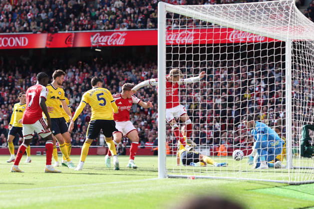 Arsenal gegen Leeds United, 10. Oktober 2026, London, Premier League, Fußball: Arsenal gegen Leeds United – Martin Odegaard von Arsenal schießt den Ball direkt in die Arme von James Trafford, dem Torhüter von Leeds United. Foto: Charlotte Wilson, Offside, London, Großbritannien Copyright: xCharlottexWilsonx xOffsidexOffside