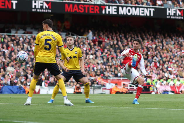 Arsenal gegen Leeds United, 10. Oktober 2026, London, Premier League, Fußball: Arsenal gegen Leeds United – Kai Havertz von Arsenal köpft am Tor vorbei. Foto: Charlotte Wilson, Offside, London, Großbritannien Copyright: xCharlottexWilsonx xOffsidexOffside