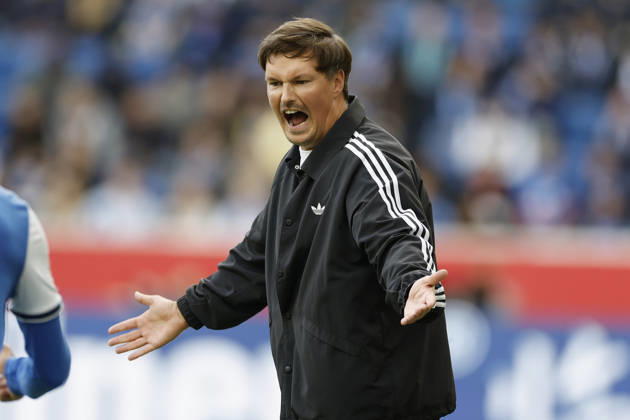 Coach Merlin Polzin of HSV in action during the Bundesliga match between TSG 1899 Hoffenheim and Hamburger SV at the PreZero Arena in Sinsheim, Germany, on October 10, 2026, Sinsheim, Germany, on October 10, 2026. DFB and DFL regulations prohibit any use of photographs as image sequences and or quasi-video, Copyright: HMBxMedia xHeikoxBecker