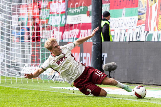 Germany: FC Augsburg vs. FC Bayern Munich, Bundesliga 1, Matchday 5, 2026–27 Season, WWK Arena Augsburg Hennes Behrens, FC Augsburg, 16 Augsburg WWK Arena Bayern Germany Copyright: xBenedictxChristx
