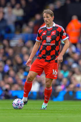 IPSWICH, ENGLAND OCTOBER 10 - Sander Berge of Fulham during the Premier League game between Ipswich Town and Fulham at Portman Road on October 10, 2026 in Ipswich, England. (Photo by Keeran Marquis Sports Press Photo) Copyright: xKeeranxMarquis SPPx Sportspressphoto_SPR250827