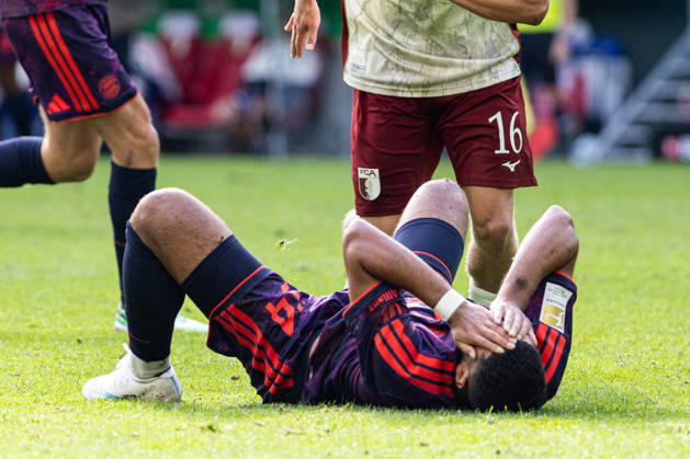 Germany: FC Augsburg vs. FC Bayern Munich, Bundesliga 1, Matchday 5, 2026–27 Season, WWK Arena, Augsburg; Ismael Saibari of FC Bayern Munich, 34, lies on the ground in pain; Augsburg, WWK Arena, Bayern, Germany Copyright: xBenedictxChristx
