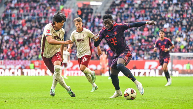 October 10, 2026, Germany, Soccer, Men s, Bundesliga 1, Matchday 5, FC Augsburg vs. FC Bayern Munich Young Woo Seol (FC Augsburg), 7, Alphonso Davies (Bayern Munich), 19, Augsburg WWK Arena, Bayern, Germany Copyright: xNordphotox xHafnerx