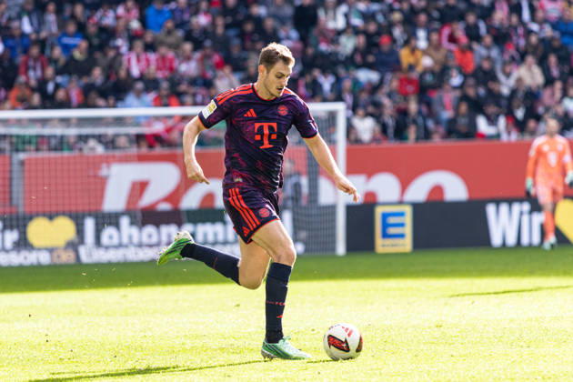 Germany: FC Augsburg vs. FC Bayern Munich, Bundesliga 1, Matchday 5, 2026–27 Season, WWK Arena, Augsburg; Josip Stanisic, FC Bayern Munich, 44 with the ball; Augsburg, WWK Arena, Bayern, Germany Copyright: xBenedictxChristx