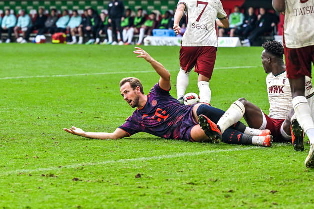 October 10, 2026, Germany, Soccer, Men s, Bundesliga 1, Matchday 5, FC Augsburg vs. FC Bayern Munich, Harry Kane, Bayern Munich, 9, appeals for a penalty kick, Augsburg, WWK Arena, Bayern, Germany Copyright: xNordphotox xHafnerx