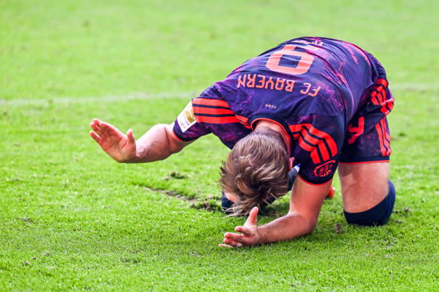 October 10, 2026, Germany, Soccer, Men s, Bundesliga 1, Matchday 5, FC Augsburg vs. FC Bayern Munich, Harry Kane, Bayern Munich, 9, Frustration and disappointment after a missed scoring opportunity, Augsburg WWK Arena, Bayern, Germany Copyright: xNordphotox xHafnerx